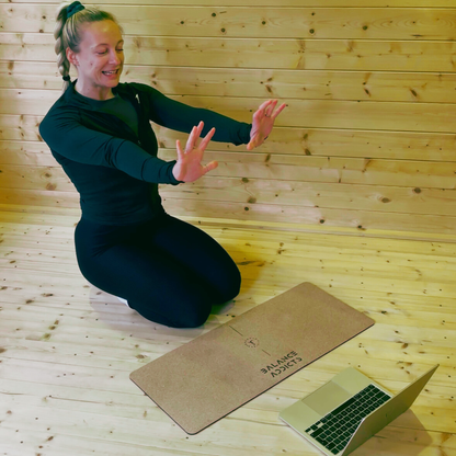 online handstand sessions with jazz by balance addicts